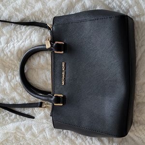 MK black purse Like New!